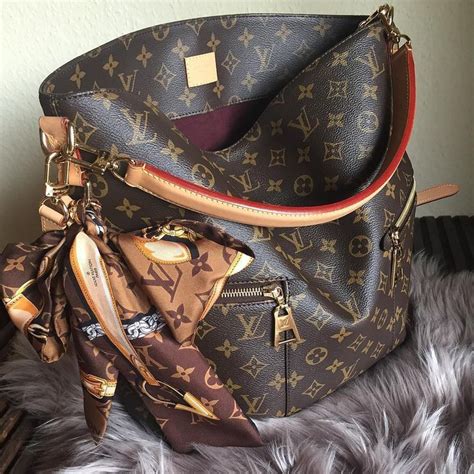 prada vs louis vuitton purse